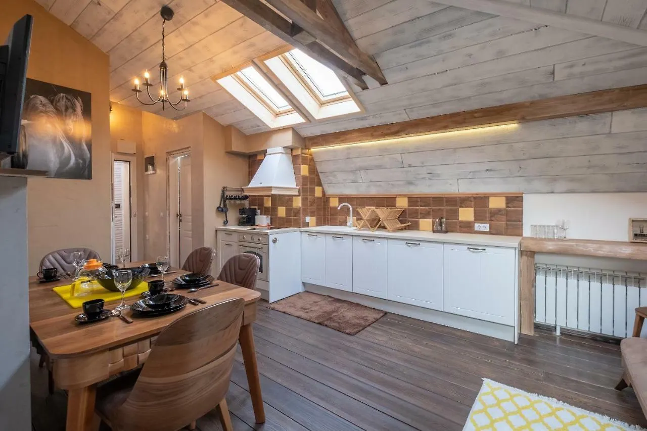 2-Bedroom Elegant Apartment In Mediterranean Style Sofie